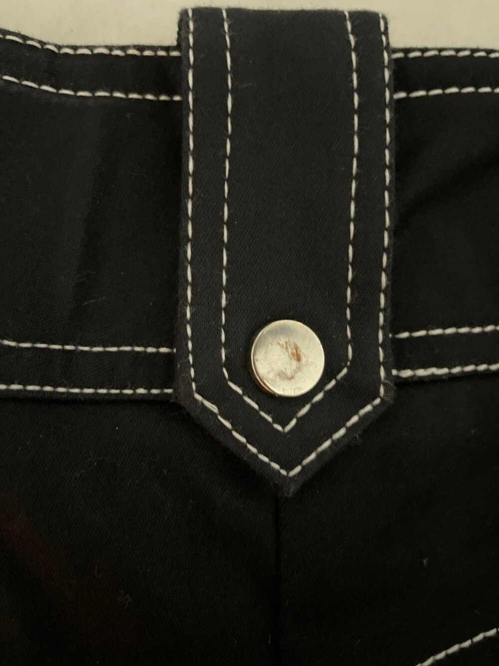 Cache Vintage Black Cargo Shorts w/Contrast Stitch | Y2K | Low-Mid Rise | Size 0 - Picture 7 of 10